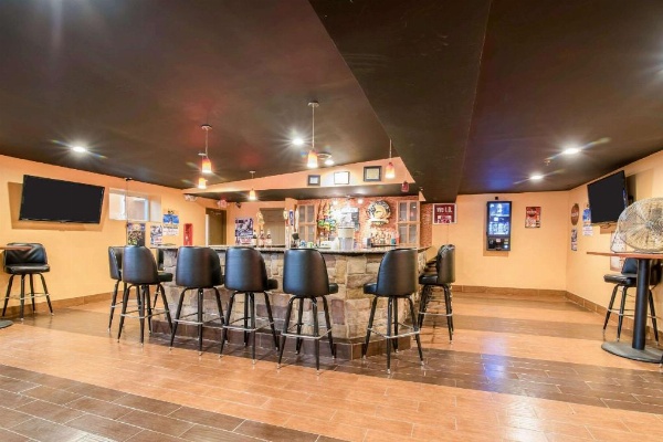 Rodeway Inn image 13