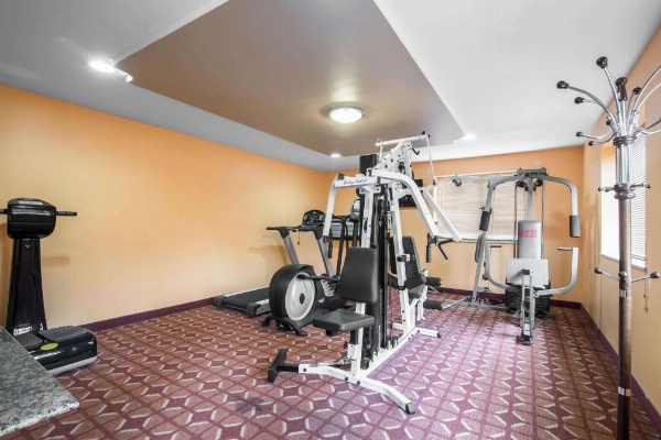 Rodeway Inn image 16