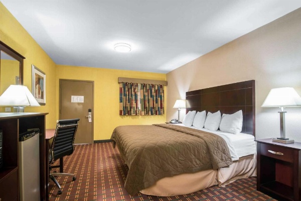 Rodeway Inn image 20