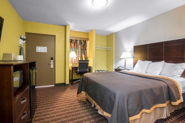 Rodeway Inn image 23