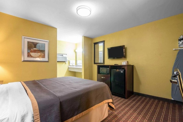 Rodeway Inn image 25