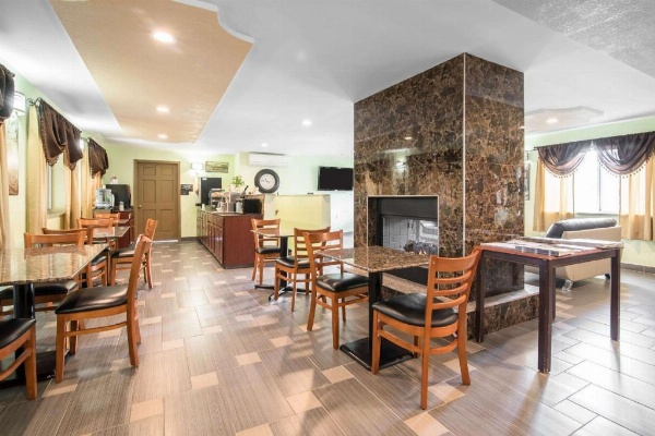 Rodeway Inn image 5